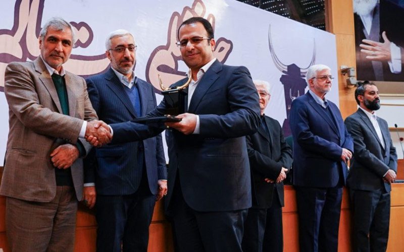 اعطای تندیس زرین جایزه ملی مدیریت مالی ایران به گروه صنعتی انتخاب الکترونیک اعطای تندیس زرین جایزه ملی مدیریت مالی ایران به گروه صنعتی انتخاب الکترونیک