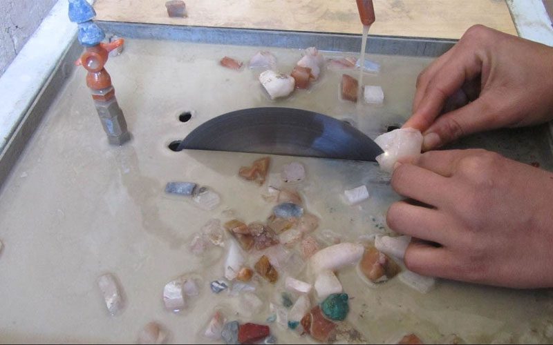 برگزاری دورههای آموزشی گوهرتراشی برگزاری دورههای آموزشی گوهرتراشی