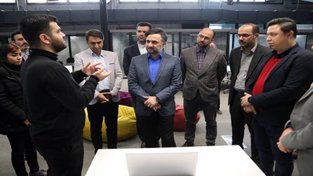 دهقانی فیروزآبادی در بازدید از کارخانه نوآوری آزادی: ایجاد کارخانههای نوآوری در حوزههای سختافزاری ضروری است دهقانی فیروزآبادی در بازدید از کارخانه نوآوری آزادی: ایجاد کارخانههای نوآوری در حوزههای سختافزاری ضروری است