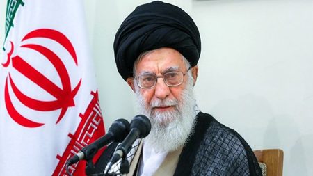 اقتصاد دانشبنیان در بیانات مقام معظم رهبری| جوانان تحریمها را با تولید و تحرّک اقتصادی داخلی خنثی کنند اقتصاد دانشبنیان در بیانات مقام معظم رهبری| جوانان تحریمها را با تولید و تحرّک اقتصادی داخلی خنثی کنند