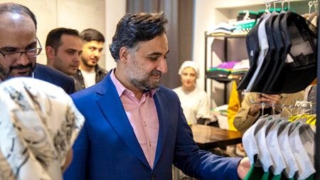 دهقانی در بازدید از «مدسا»: از ایجاد مرکز همآفرینی در حوزه مد و پوشاک حمایت میشود دهقانی در بازدید از «مدسا»: از ایجاد مرکز همآفرینی در حوزه مد و پوشاک حمایت میشود