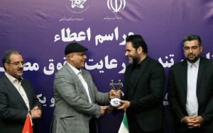 تندیس ملی رعایت حقوق مصرفکنندگان از آن ایرانسل شد تندیس ملی رعایت حقوق مصرفکنندگان از آن ایرانسل شد