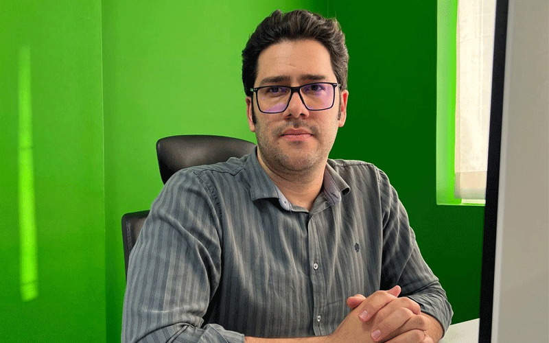 گفت‌وگوی مجید شریفی با همیار کارآفرین درباره‌ی کتاب الکترونیکی