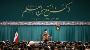 تحول بوسیله مغزهای متفکر و انسانهای فعال که شما جوانان و دانشجویان مؤمن جزو آنها هستید، رقم خواهد خورد تحول بوسیله مغزهای متفکر و انسانهای فعال که شما جوانان و دانشجویان مؤمن جزو آنها هستید، رقم خواهد خورد