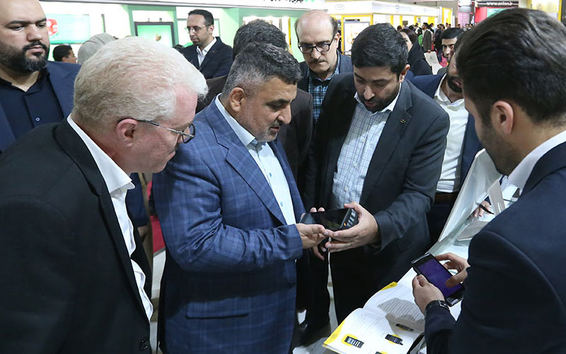 بازدید جانشین وزیر دفاع از غرفه ایرانسل در الکامپ 1402 بازدید جانشین وزیر دفاع از غرفه ایرانسل در الکامپ 1402