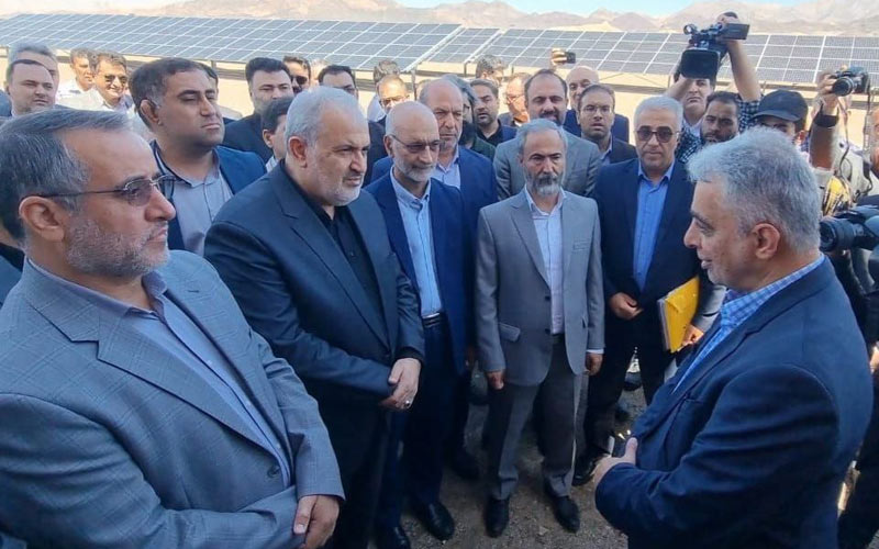 وزیر صمت و سرپرست هیات عامل ایمیدرو از نیروگاه تولید برق خورشیدی سمنان دیدن کردند وزیر صمت و سرپرست هیات عامل ایمیدرو از نیروگاه تولید برق خورشیدی سمنان دیدن کردند