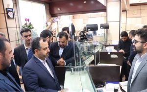 بازدید سرزده وزیر اقتصاد از شعبه بانك صادرات ایران در اسلامشهر بازدید سرزده وزیر اقتصاد از شعبه بانك صادرات ایران در اسلامشهر