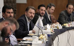 سیاست بهبود مستمر در شنیدن نظرات نمایندگان است سیاست بهبود مستمر در شنیدن نظرات نمایندگان است