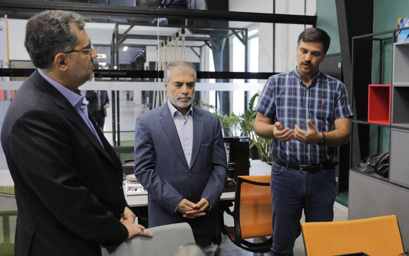 رییس صندوق نوآوری و شکوفایی از دستاوردهای کارخانه نوآوری آمپر بازدید کرد
