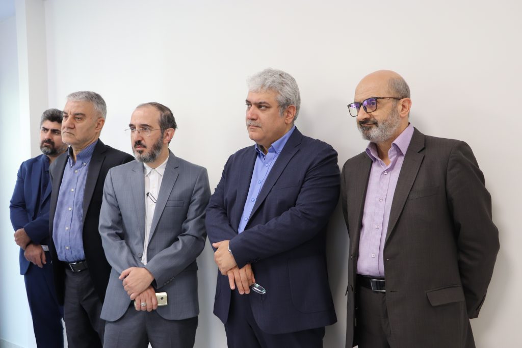 رییس دانشگاه صنعتی شریف از مجتمع فناوری گلستان بازدید کرد