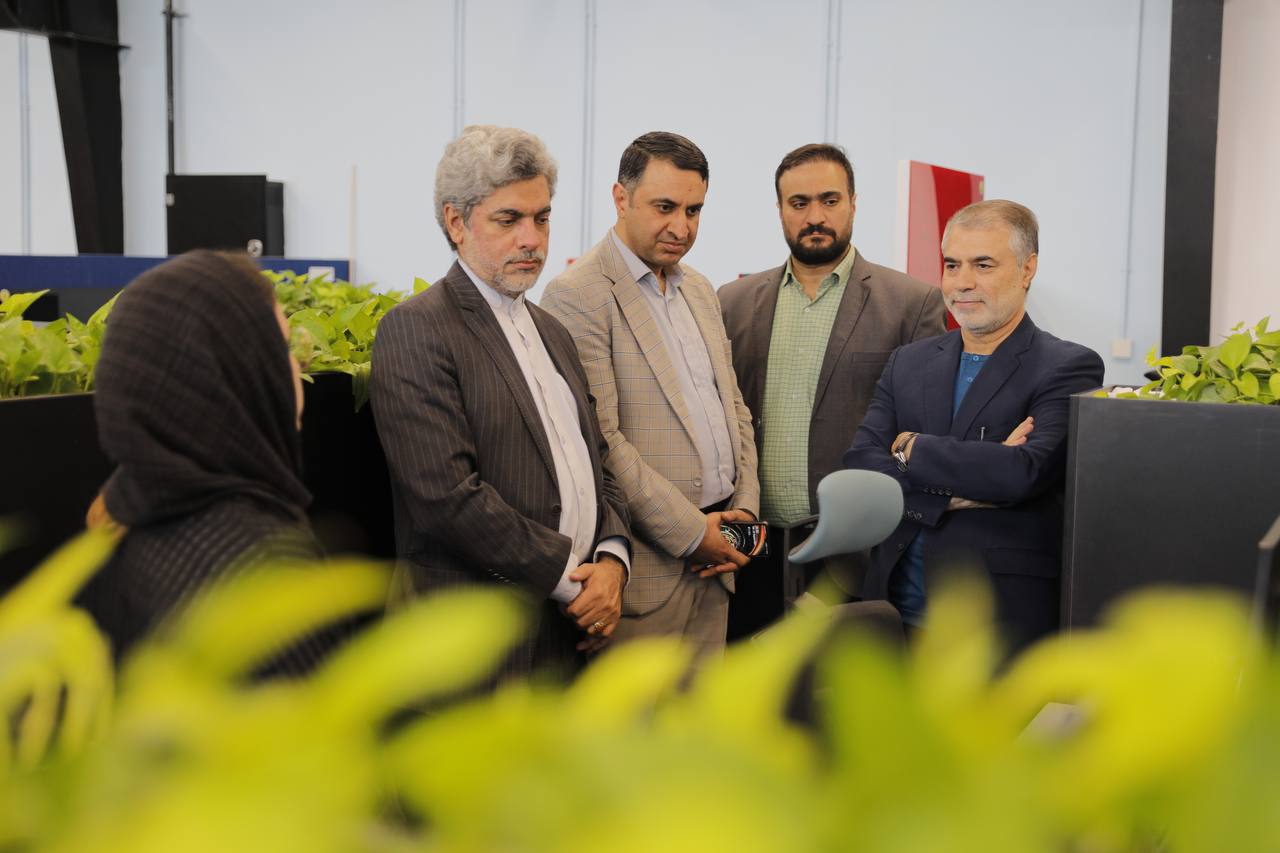 رئیس پارک فناوری پردیس از کارخانه نوآوری آمپر بازدید کرد