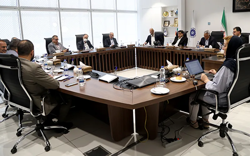 در صنعت نفت بالغ بر ۲۰۰ میلیارد دلار سرمایهگذاری معطل وجود دارد در صنعت نفت بالغ بر ۲۰۰ میلیارد دلار سرمایهگذاری معطل وجود دارد