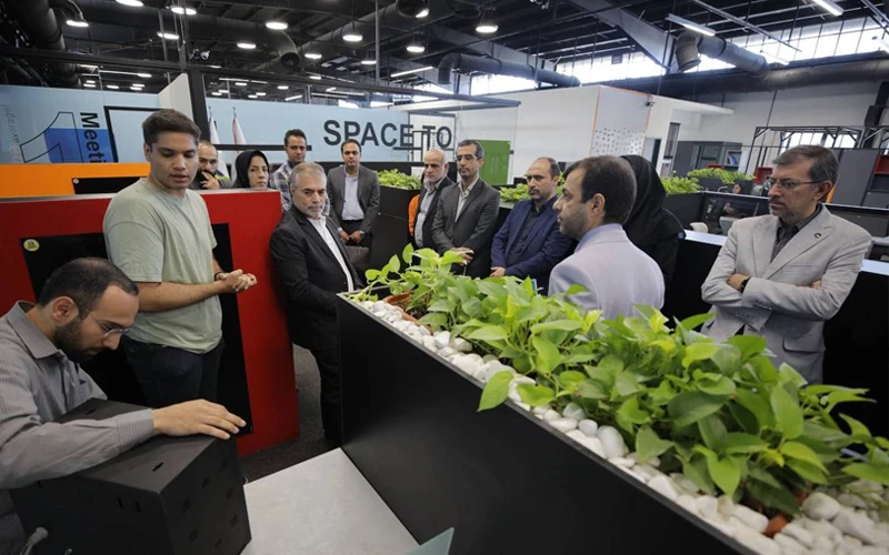 بازدید صباغ‌ زاده از کارخانه آمپر