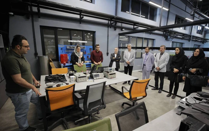 قائم مقام ریاست دانشگاه آزاد اسلامی در واحد علوم و تحقیقات از کارخانه نوآوری آمپر