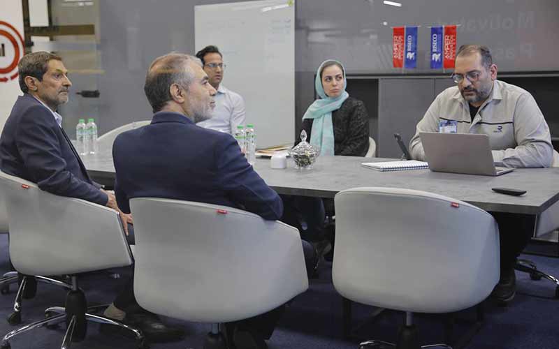 بازدید معاون وزیر صمت از کارخانه آمپر