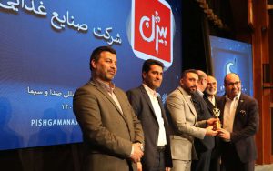 تندیس رضایتمندی و مشتریمداری به بیژن رسید تندیس رضایتمندی و مشتریمداری به بیژن رسید