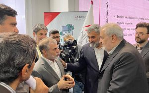 بازدید وزیر صمت از غرفه کارخانه نوآوری آمپر در دومین نمایشگاه تحول صنعت خودرو بازدید وزیر صمت از غرفه کارخانه نوآوری آمپر در دومین نمایشگاه تحول صنعت خودرو