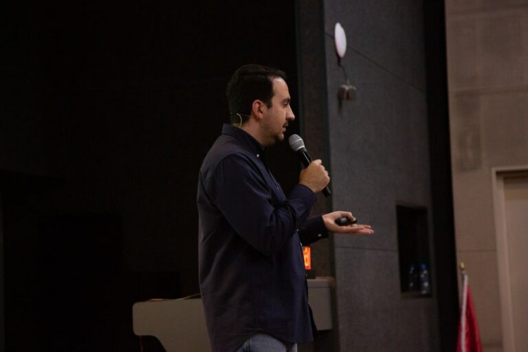 بهنود قصریانی مدیر موفقیت مشتری موسسه پیام‌گستر