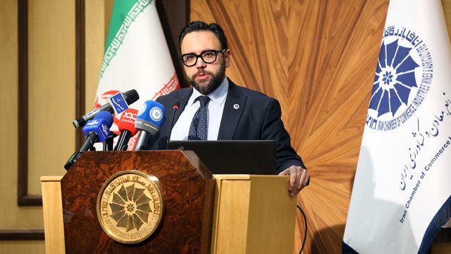 مرتضی حاجی آقا میری، رئیس کمیسیون فرش، صنایع دستی و هنر اتاق ایران در نشست این کمیسیون گفت