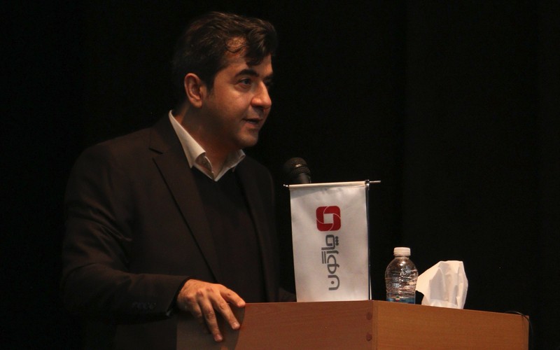 نویسنده کتاب مدیریت منابع انسانی دیجیتال در مراسم رونمایی کتاب