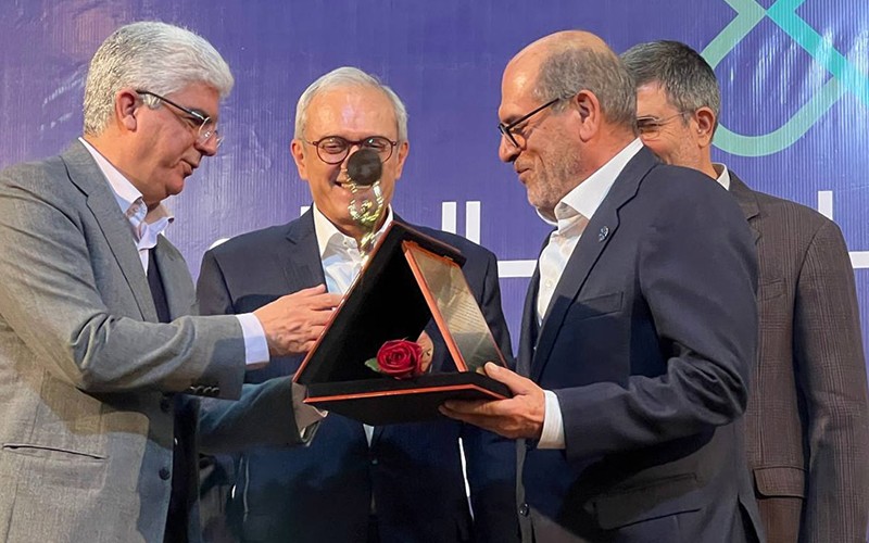 رئیس اتاق بازرگانی تهران، چهره سال صنعت دارو شد رئیس اتاق بازرگانی تهران، چهره سال صنعت دارو شد