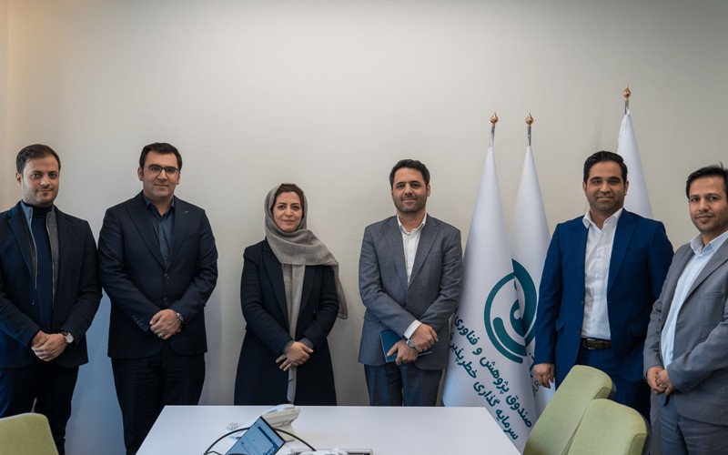 مجوز فعالیت صندوق پژوهش و فناوری سرمایهگذاری خطرپذیر گلرنگ صادر شد مجوز فعالیت صندوق پژوهش و فناوری سرمایهگذاری خطرپذیر گلرنگ صادر شد