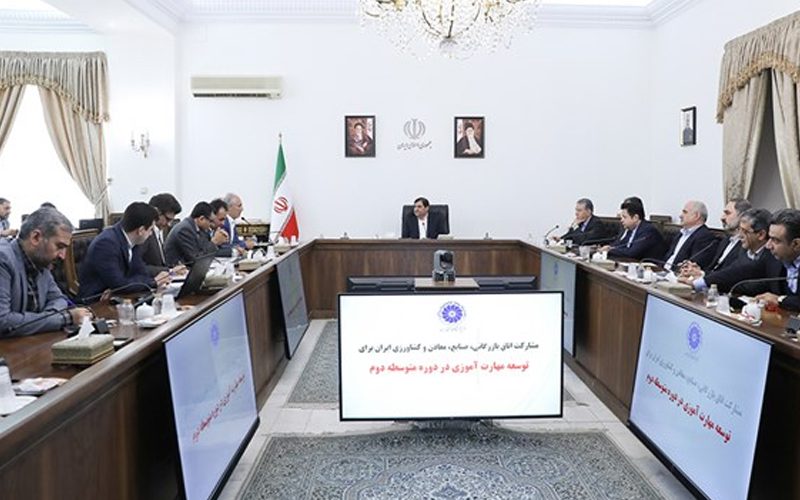 تشکیل کارگروه مدیریت ارز با همکاری بانک مرکزی و اتاق ایران تشکیل کارگروه مدیریت ارز با همکاری بانک مرکزی و اتاق ایران