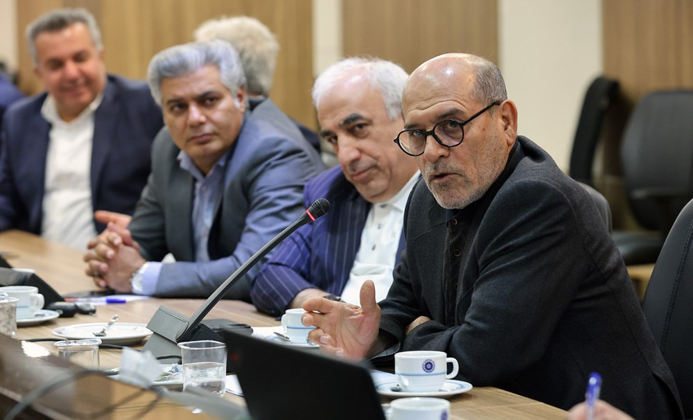 محمد نجفی‌عرب، رئیس اتاق تهران هم از مسکوت ماندن یک درصد مالیات ارزش‌افزوده شهرک‌ها صنعتی گفت که باید بررسی شود. قطع برق سه روز در هفته در شهرک‌ها موضوع دیگری بود که نجفی عرب به آن اشاره کرد.