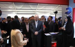 بازدید رئیس مجلس شورای اسلامی از غرفه کارخانه نوآوری آمپر در اینوتکس ۲۰۲۴ بازدید رئیس مجلس شورای اسلامی از غرفه کارخانه نوآوری آمپر در اینوتکس ۲۰۲۴
