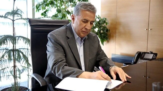 طنابکشی دولت و بخش خصوصی برای انتخاب روز تعطیل نامه صمد حسن زاده به رهبر برای تعطیلی شنبه