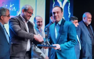لوح و تندیس ملی رعایت حقوق مصرفکنندگان به شرکت لجستیک گلدیران رسید لوح و تندیس ملی رعایت حقوق مصرفکنندگان به شرکت لجستیک گلدیران رسید