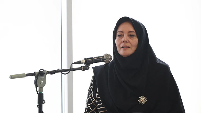 سادینا آبایی؛ نهادها و قوانین، راه تنفس تجارت الکترونیک را بسته‌اند 
