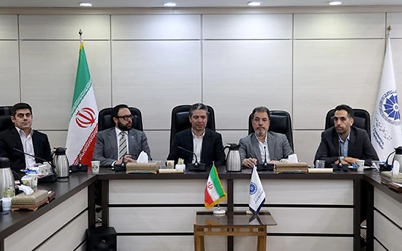 برای آنکه جوانان آیندهشان را در مهاجرت نبینند، باید بستر مناسبی را فراهم کنیم برای آنکه جوانان آیندهشان را در مهاجرت نبینند، باید بستر مناسبی را فراهم کنیم