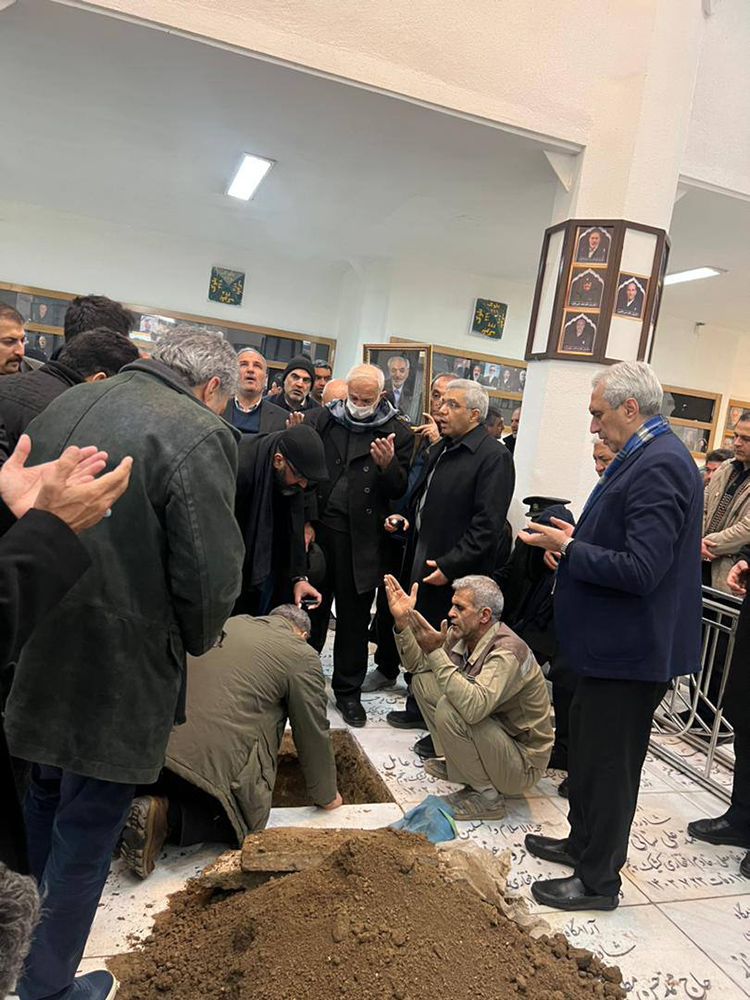 پیکر حاج سیدعلاء‌الدین میرمحمدصادقی در صحن آزادی حرم مطهر امام رضا (ع) آرام گرفت