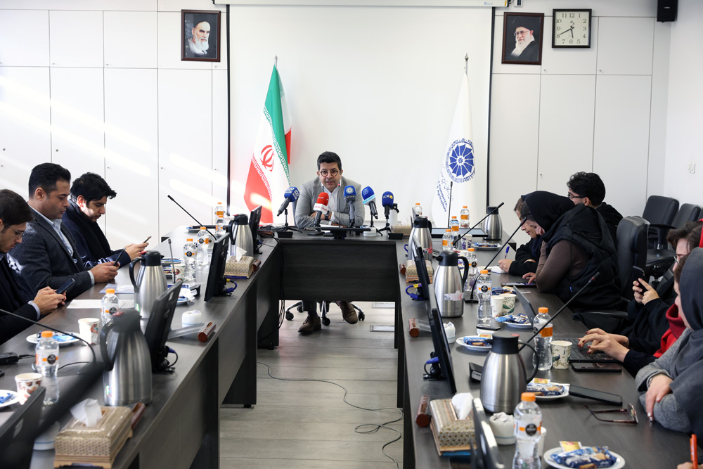 برای جبران کسری و بهروزرسانی شبکه انتقال برق 35 میلیارد دلار سرمایه لازم است/ باید فرماندهی واحد انرژی در کشور ایجاد شود برای جبران کسری و بهروزرسانی شبکه انتقال برق 35 میلیارد دلار سرمایه لازم است/ باید فرماندهی واحد انرژی در کشور ایجاد شود